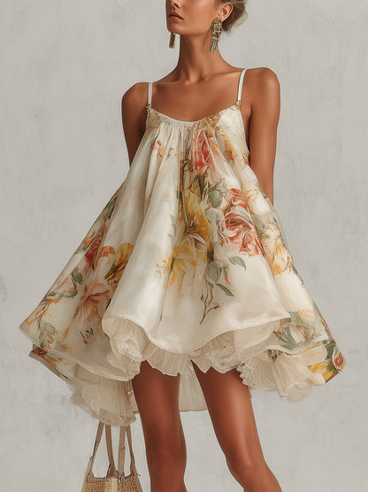 Tamara - Vestido corto de línea A en organza beige con motivo floral y borde de encaje