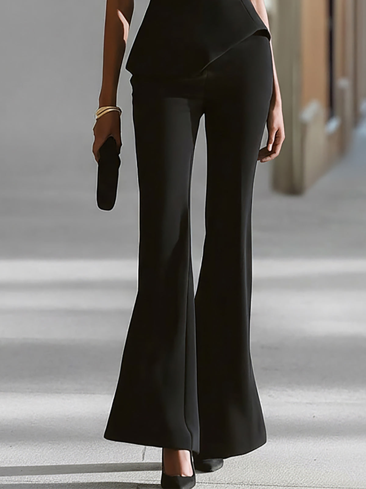 Cristina | Completo pantaloni nero con top a spalla singola e peplo