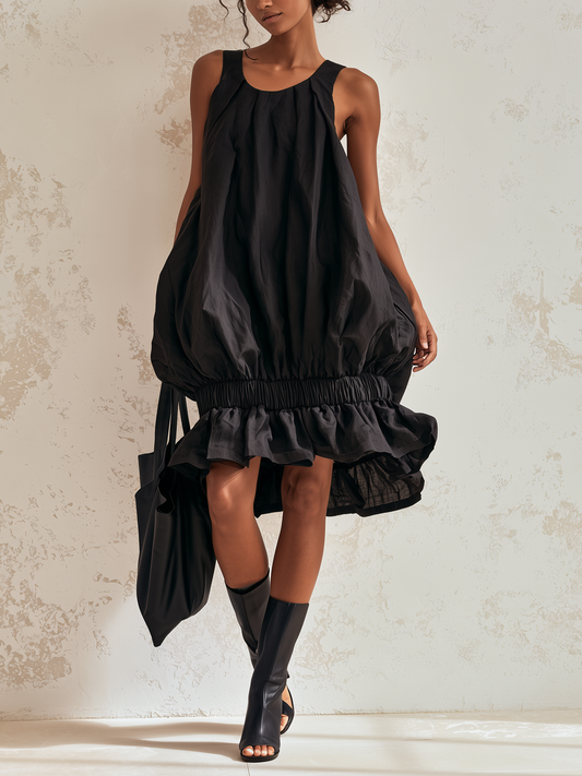 Elvira | Vestido midi negro sin mangas con efecto burbuja, cintura elástica fruncida y dobladillo con volantes