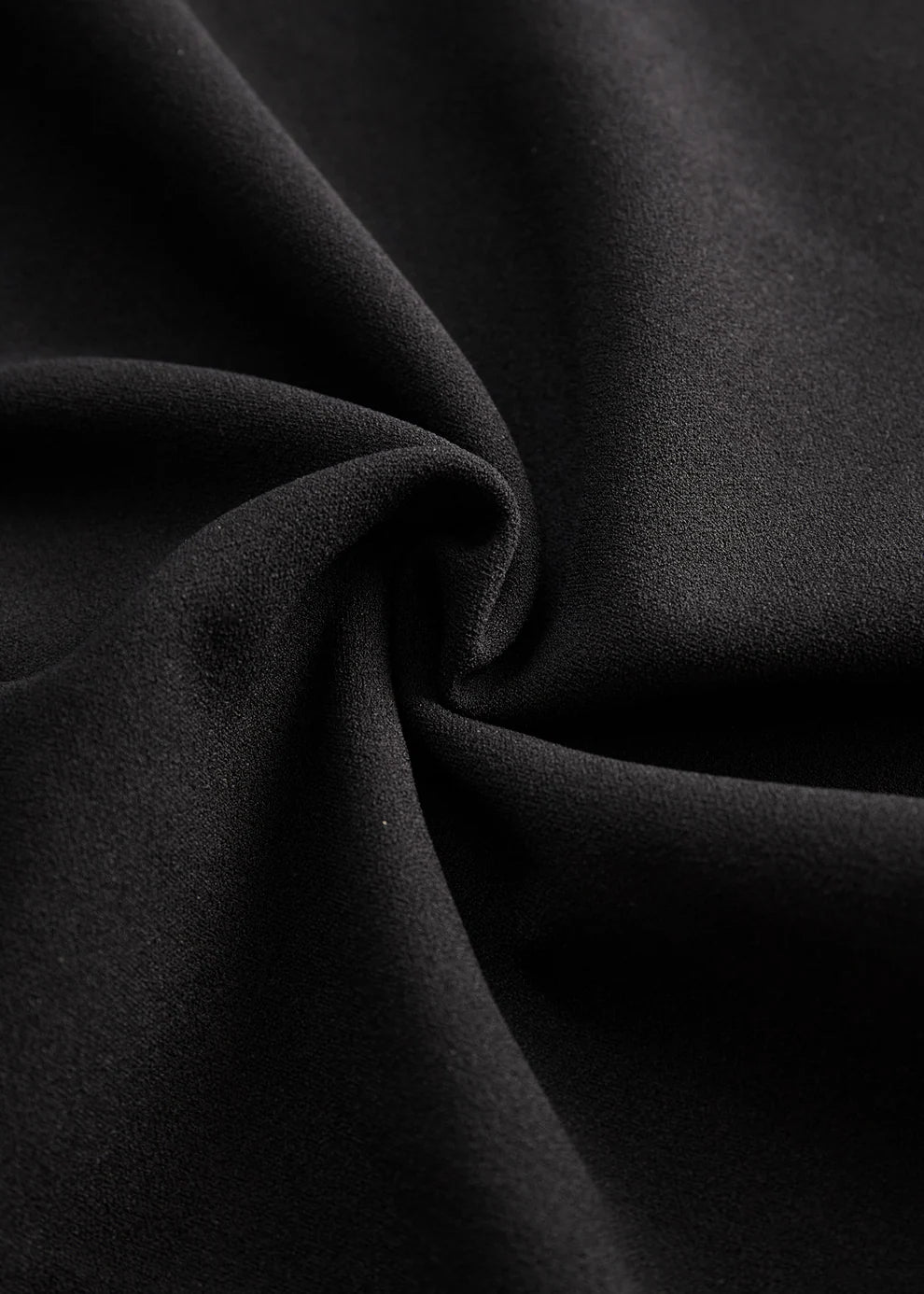 Naomi | Vestido negro refinado