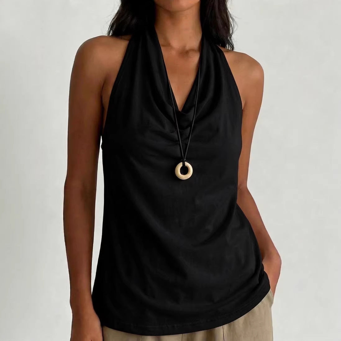 Top halter con scollo drappeggiato