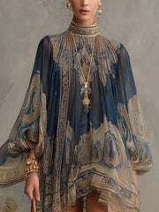 Sherazade | Vestito mini in chiffon blu navy con stampa barocca, colletto alto e orlo irregolare
