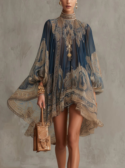 Sherazade - Vestito mini in chiffon blu navy con stampa barocca, colletto alto e orlo irregolare
