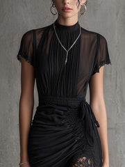 Lucrezia | Vestito mini nero in chiffon plissettato in vita, con bordo in pizzo