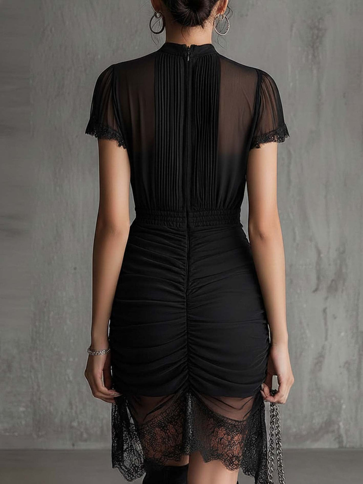Lucrezia - Vestito mini nero in chiffon plissettato in vita, con bordo in pizzo
