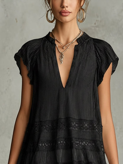Emanuela | Abito corto in chiffon a righe nere, con bordo in pizzo e volant