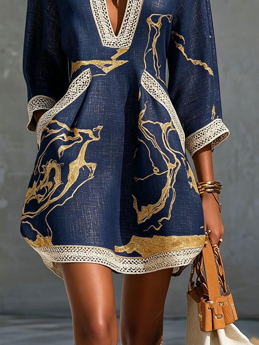 Carolina | Vestido corto de encaje con estampado dorado y escote en V profundo