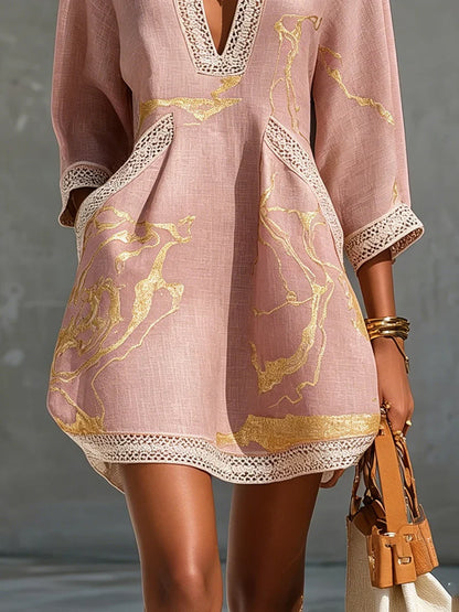 Carolina | Vestido corto de encaje con estampado dorado y escote en V profundo