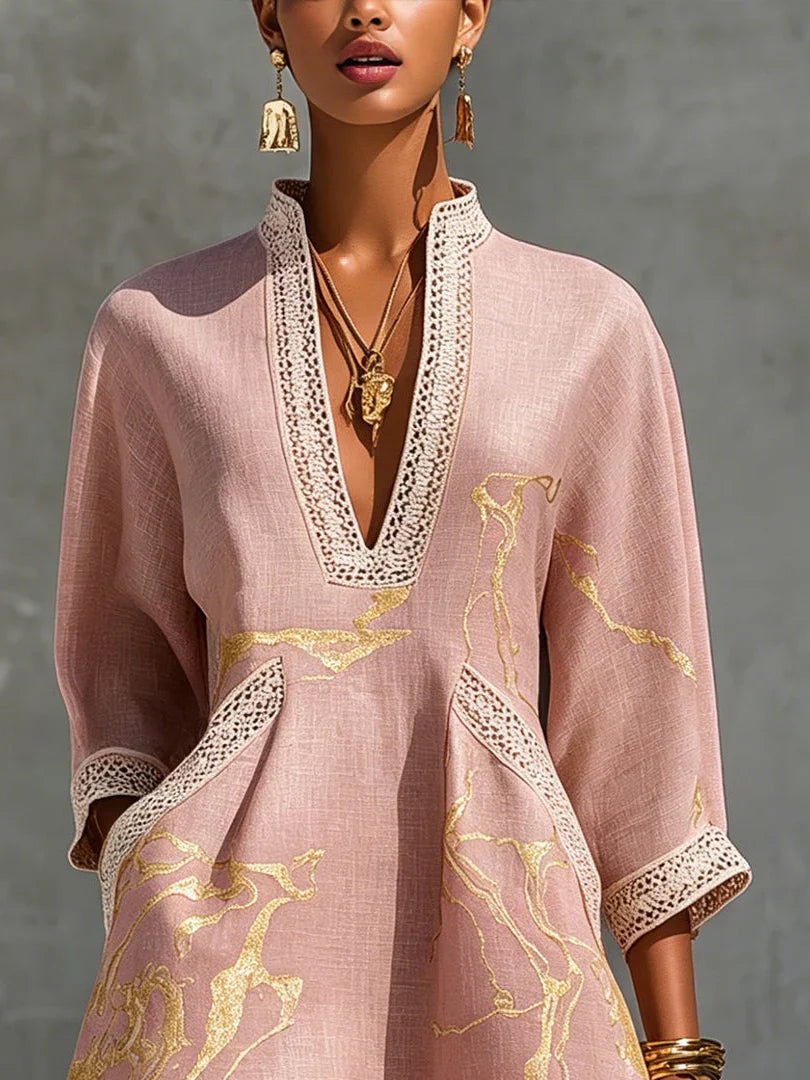 Carolina | Vestido corto de encaje con estampado dorado y escote en V profundo