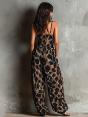Carmen | Mono negro con estampado animal, cuello halter, holgado, de chiffon y de pierna ancha