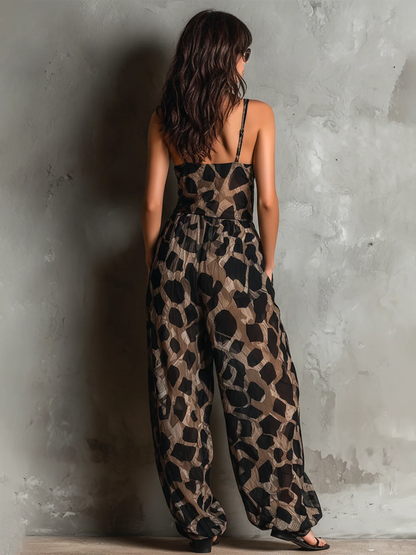 Carmen | Mono negro con estampado animal, cuello halter, holgado, de chiffon y de pierna ancha
