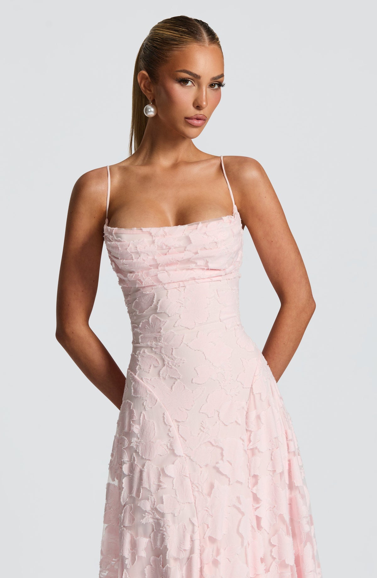 Rubí | Vestido largo elegante de encaje floral